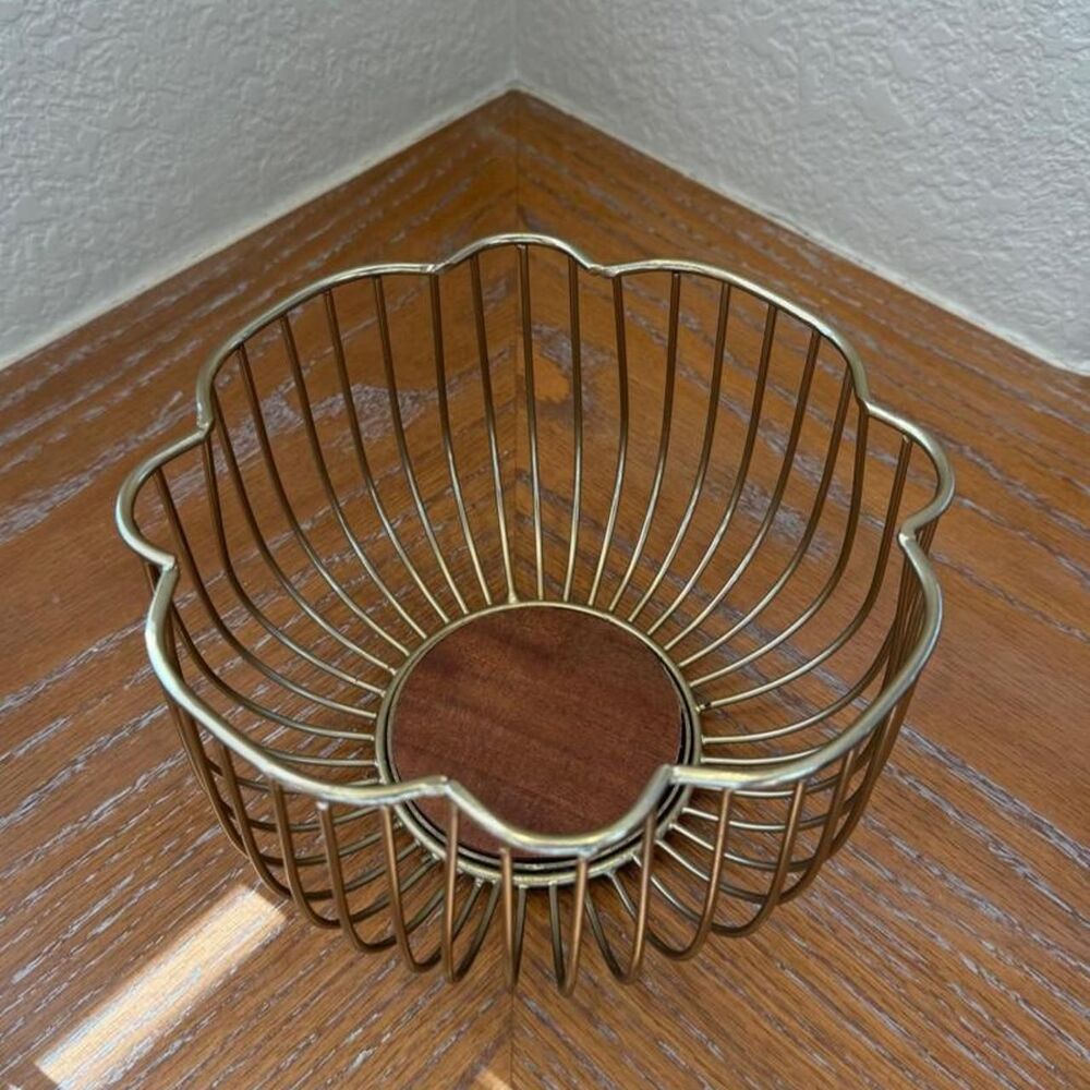 Gold Metal Wire Wooden Bottom Fruit Storage Basket